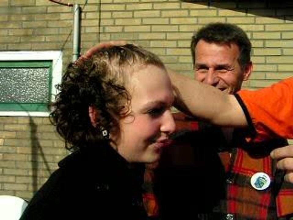 Nadine bekommt ne tolle frisur