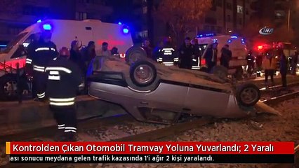 Kontrolden Çıkan Otomobil Tramvay Yoluna Yuvarlandı: 2 Yaralı