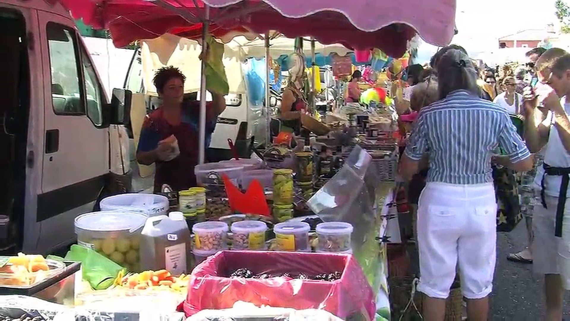 L Ambiance Du Marche De Sausset Les Pins Video Dailymotion