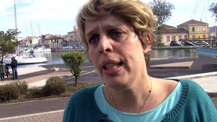 Valérie Dussol (SNUIPP Martigues) au micro de Cécile Piétri (Maritima TV)