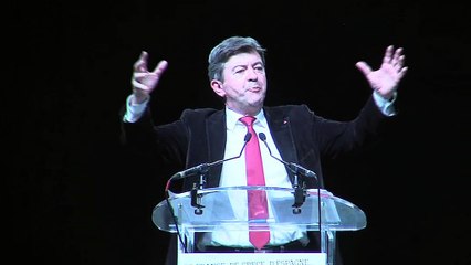 Jean-Luc Mélenchon au cours de son allocution hier soir à la tribune.