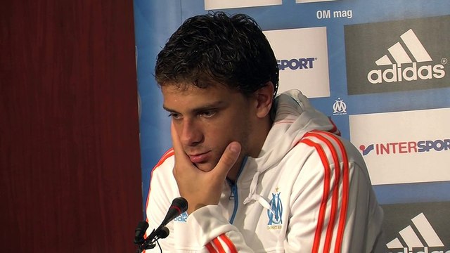 Lucas Mendes visiblement pas d'accord avec les gestes de Léonardo