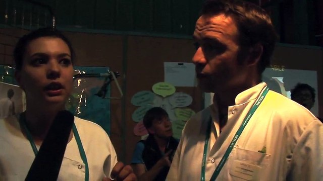 Les élèves de l'IFSI de Martigues présentent leur métier aux jeunes du Salon.