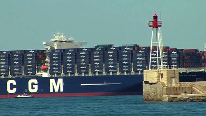 Le Jules Verne entrant dans le port de Marseille