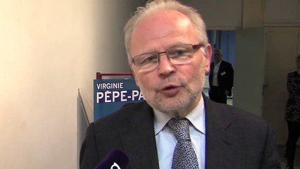 Le député UMP Christian Kert au micro d'Ulrich Téchené