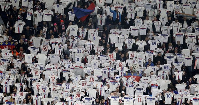 Lyon Taraftarından Ceza Alan Nebil Fekir'e Müthiş Destek
