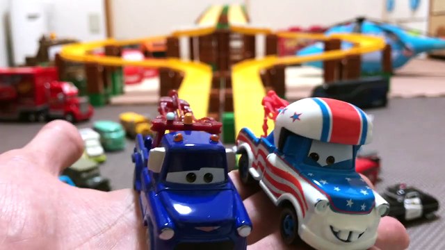 ディズニーカーズ 8種類のメーターがレース！レアなカーズトミカも！