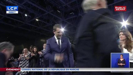 "Ca allait mon poulet ?" : quand Christophe Castaner oublie que son micro est encore ouvert