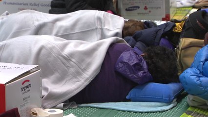 '체육관 집단생활' 큰 불편...오늘 오전 분산 수용 / YTN