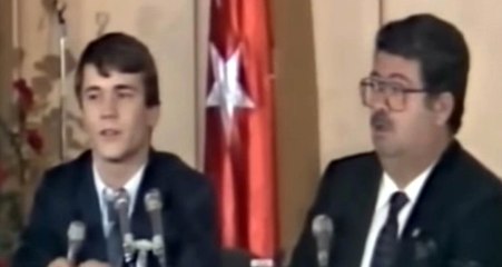 Turgut Özal, Naim Süleymanoğlu'na Türkiye'deki İlk Basın Toplantısında Tercümanlık Yaptı