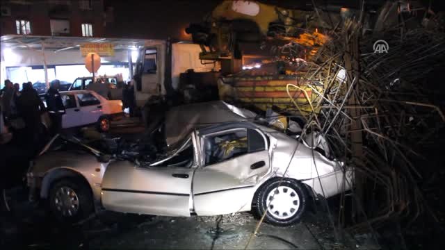 Freni Boşalan Vinç, 5 Otomobile Çarparak Durabildi