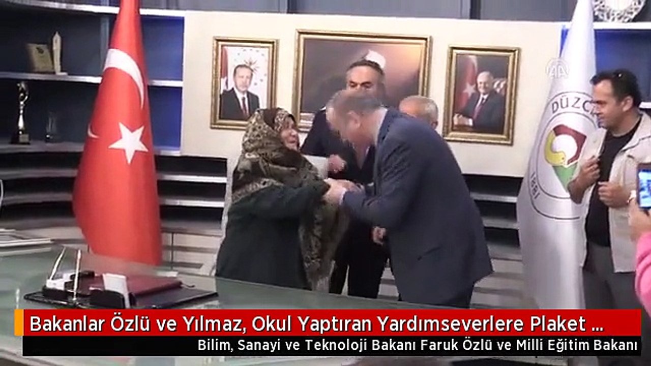 Bakanlar Özlü ve Yılmaz, Okul Yaptıran Yardımseverlere Plaket Takdim Etti