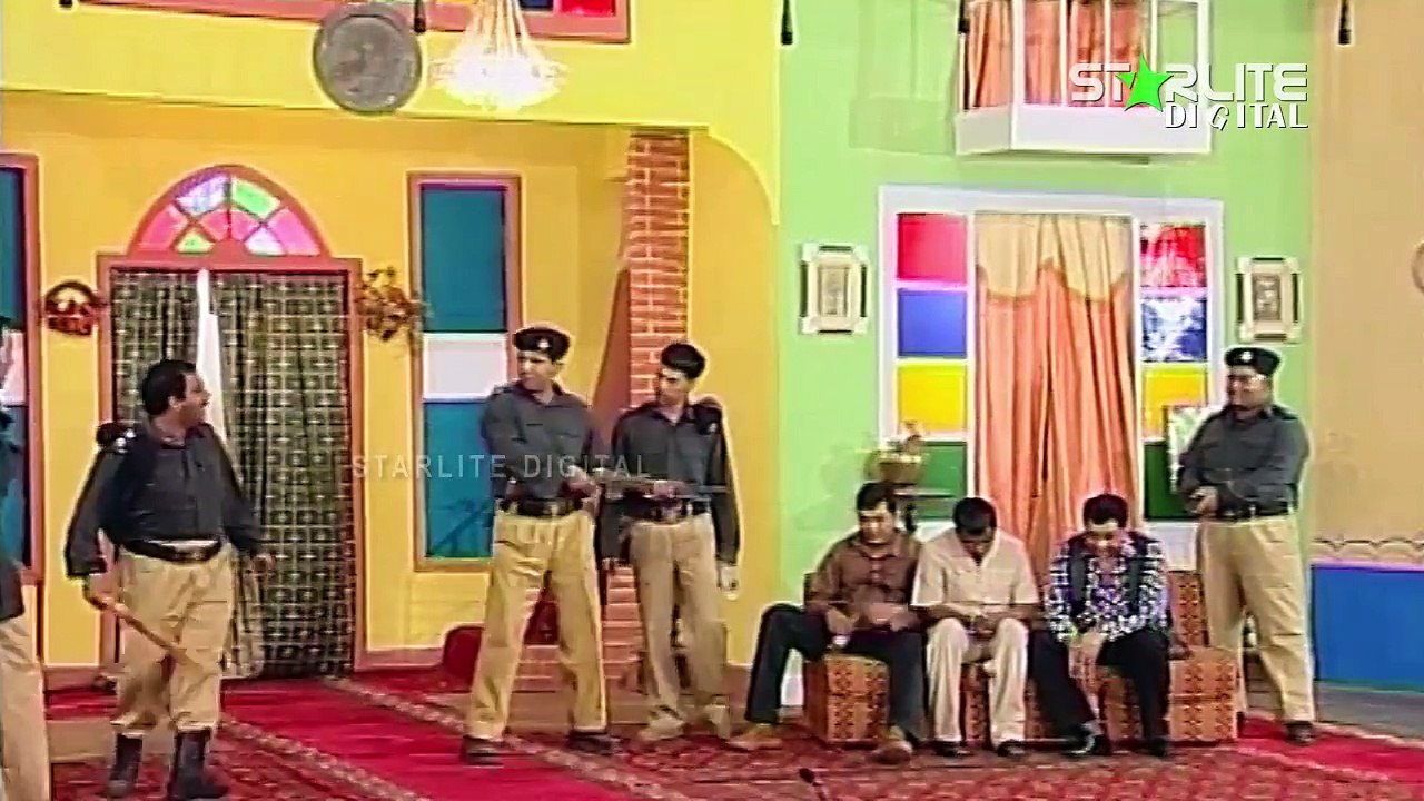 Tahir Anjum and Gulfaam New Pakistani Stage Drama Full Comedy Funny Clip