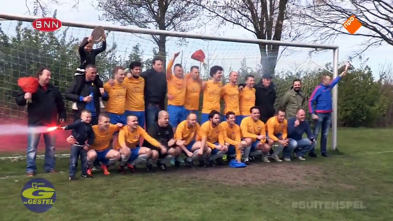 Profvoetballer komt les geven aan asoclub - Buitenspel