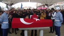 Yunan halterci Leonidis, Naim Süleymanoğlu'nun tabutunu öperek rakibine veda etti