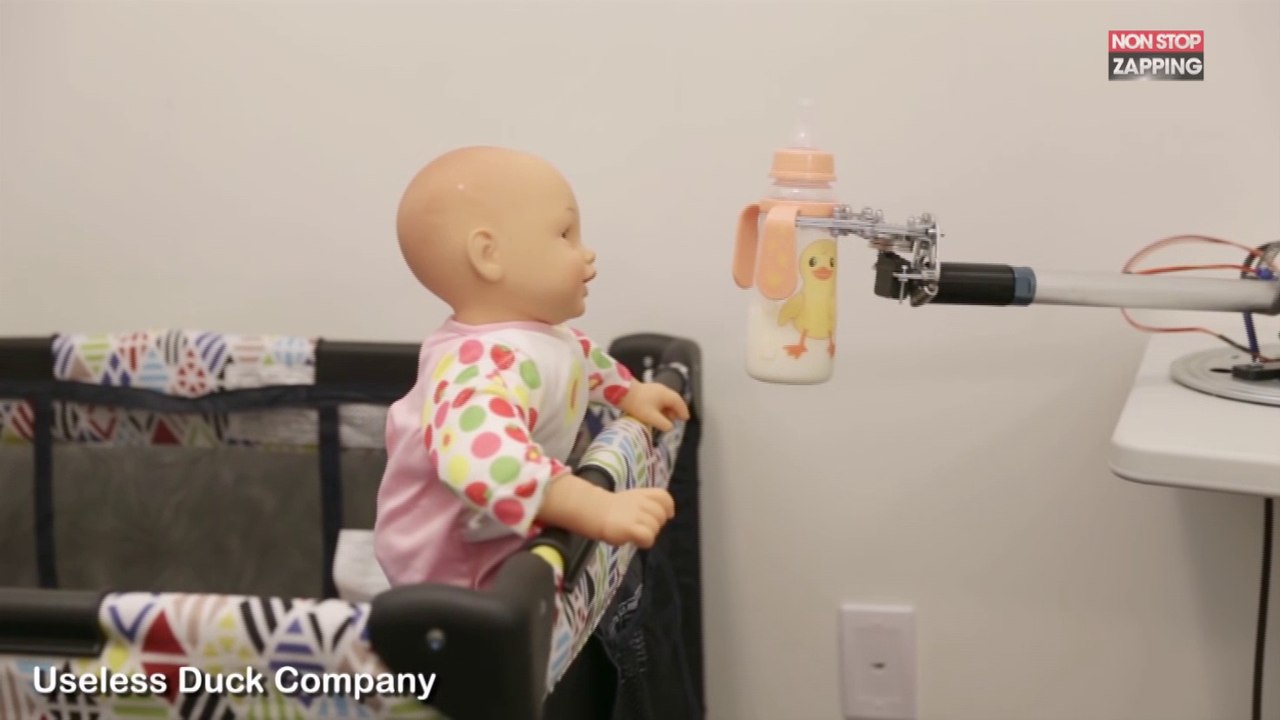 Ce robot vous aidera à donner le biberon à votre bébé... ou pas ! (vidéo) -  Vidéo Dailymotion