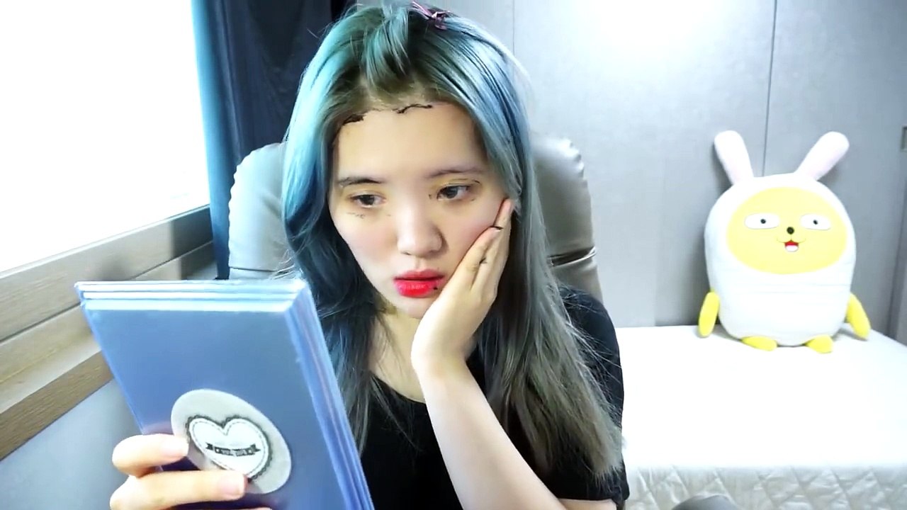 얼굴에있는 모든 블랙헤드 피지들을 다 뽑아냈다! [Black peel off mask challenge] [띠미]