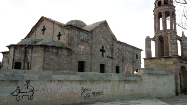 Nevşehir'de Tarihi Kilisenin Duvarına Hakaret İçeren Yazılar Yazıldı