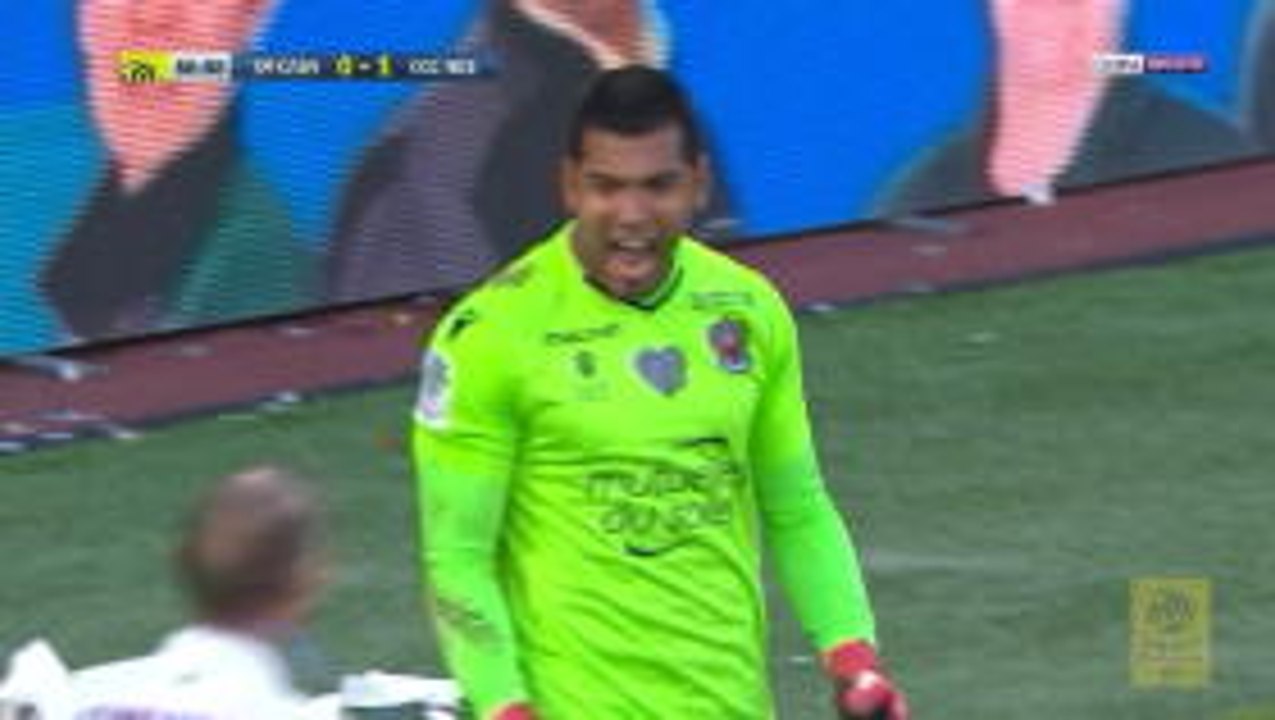 Benitez saves penalty to preserve Nice's lead a...