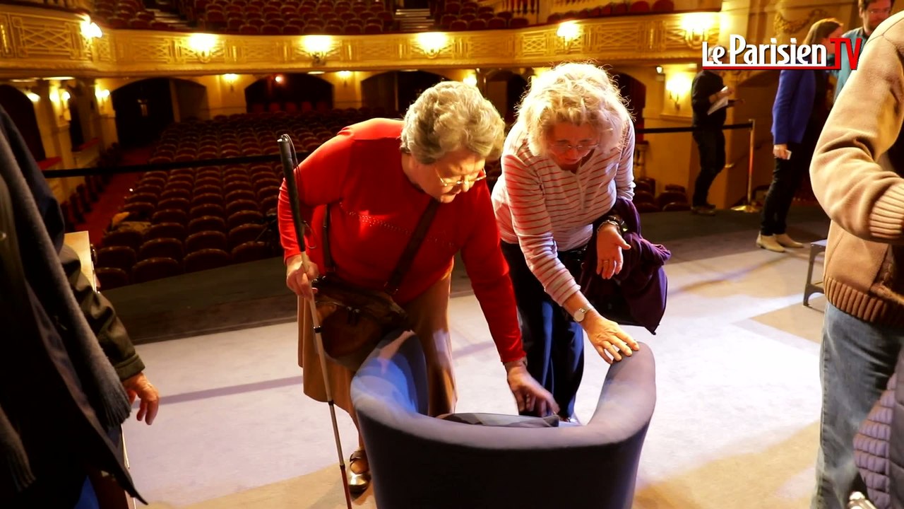 Visite tactile inédite pour les malvoyants au Théâtre Edouard VII