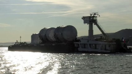 Deux gros réservoirs destinés à Iter ont traversé le canal ce matin
