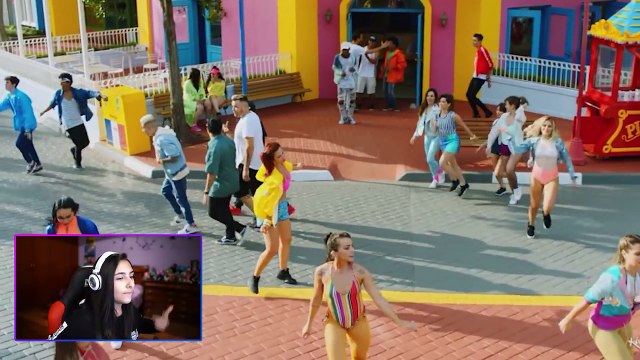 REAGINDO A DEIXA ELA BEIJAR MC KEVINHO