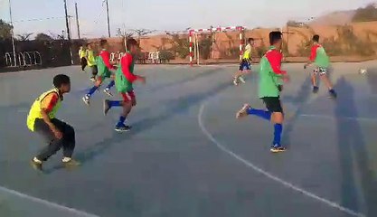 le match de foot entre l'équipe d'Ourika Tadamoune et une équipe de Tnine