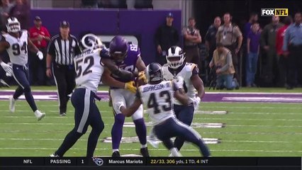 Kyle Rudolph makes incredible 28-yard grab over defender's back
