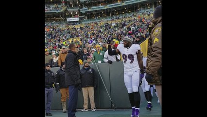Ravens run out to boos at Lambeau Field