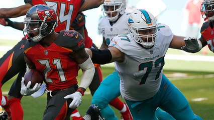 Justin Evans dives in the end zone for an INT