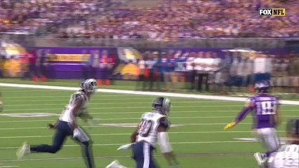 Case Keenum escapes multiple sacks, hits Adam Thielen for 12-yard gain