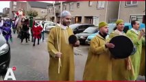 Sinterklaas komt aan op kameel in Osdorp