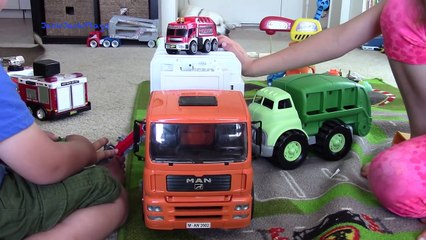 Bruder Garbage Truck Videos for Children: Jack Jack with trash truck and friends
