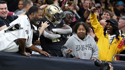 Alvin Kamara takes pitch, converts two-point attempt to tie the game
