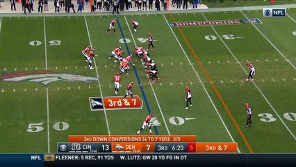 Скачать видео: Denver Broncos wide receiver Demaryius Thomas gets his first catch of game in tight coverage