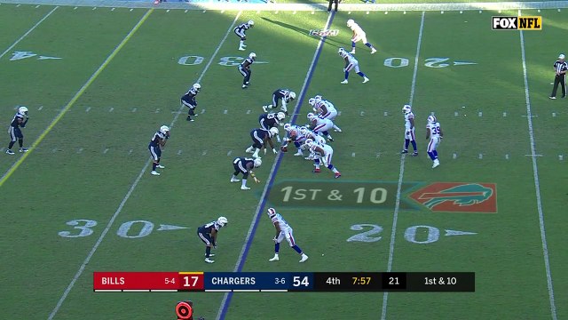 Buffalo Bills quarterback Tyrod Taylor avoids sack, rolls out and connects with wide receiver Zay Jones for 33-yard gain