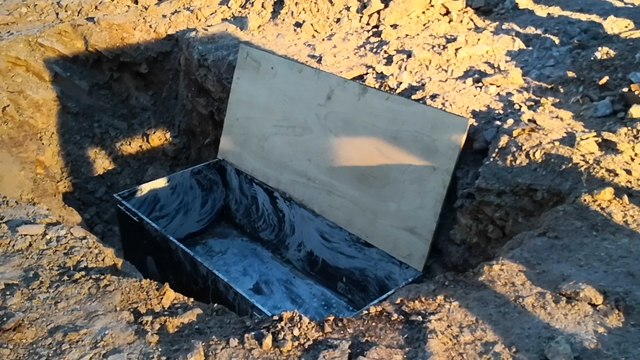 Malaysian magician stuns crowd by burying himself alive