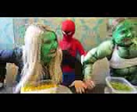 Bad Baby Hulk Vs Real Hulk Vs Spiderman Vs Mom Hulk - Food Fight - Real Life Superhero Battle