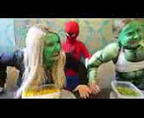 Bad Baby Hulk Vs Real Hulk Vs Spiderman Vs Mom Hulk - Food Fight - Real Life Superhero Battle