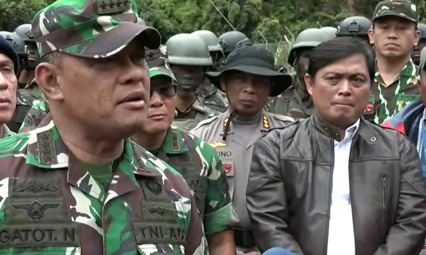 TNI Buru Kelompok Kriminal Bersenjata yang Sandera Warga
