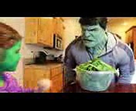 Blue Spiderman vs Hulk Mom vs Bad Baby Hulk & Hulk Dad - Food Fight Real Life Superhero Movie