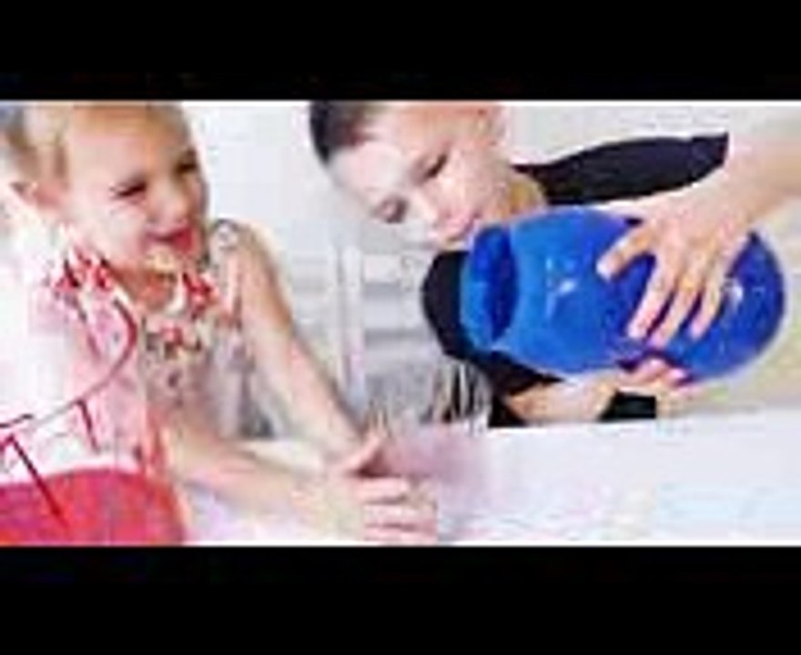 Hungry Bad Kid Crying and Learn Colors with GIANT Baby Bottles & Finger Family Nursery rhymes Song