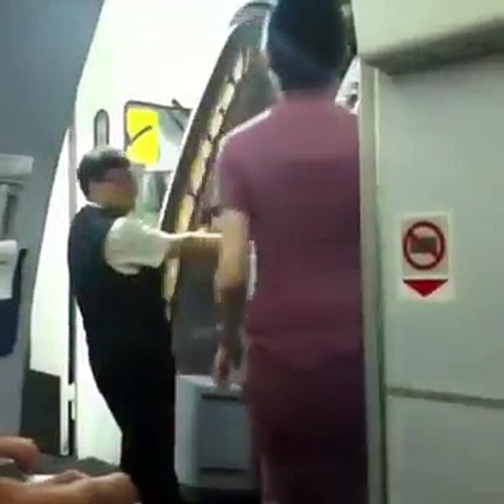 How to Door Close of A380 Airplane