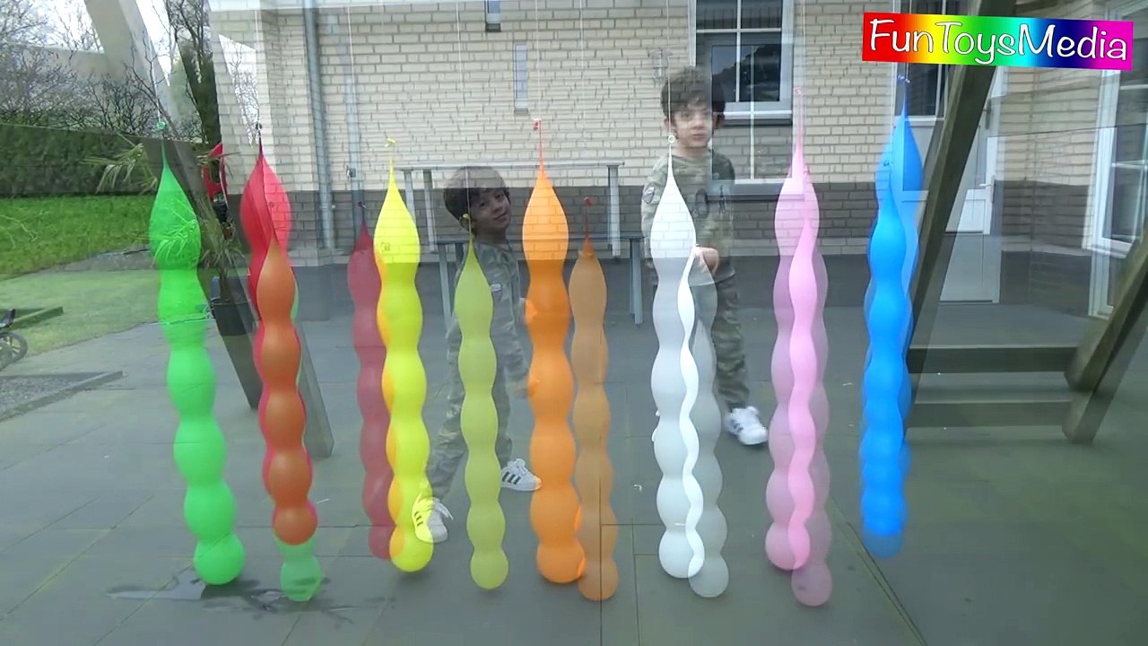 Learn Colors with Big Water Balloons for Children and Toddlers _ Fun Kid Plays with Waterballoons-75P4iEQ5kKY