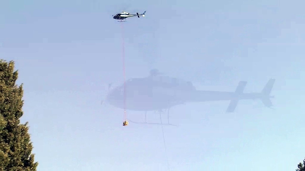 L'hélicoptère permet aux agents RTE de vérifier les lignes à haute tension.