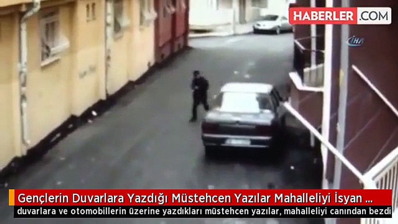 Gençlerin Duvarlara Yazdığı Müstehcen Yazılar Mahalleliyi İsyan Ettirdi