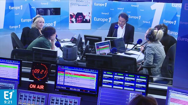 Émue, Charlotte Gainsbourg découvre un live son père datant de 1974 sur Europe 1