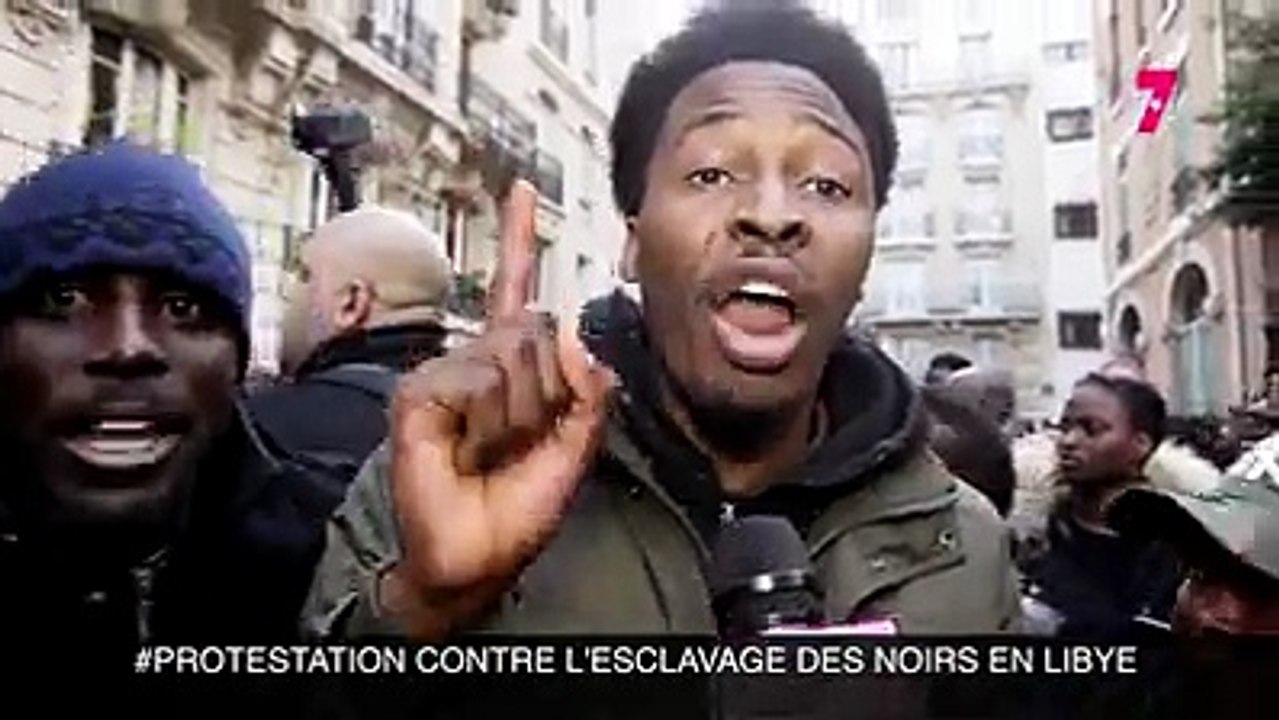 PROTESTATION CONTRE L'ESCLAVAGE DES NOIRS EN LIBYE CE SAMEDI 18.11.2017 DEVANT L'AMBASSADE LIBYENNE A PARIS, avec Claudy