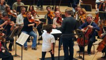 Journée des droits de l'enfant : Nino, 9 ans, à la baguette de l'Orchestre philharmonique de Radio France