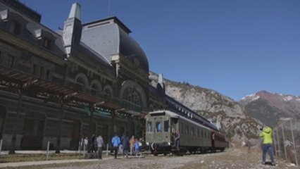 Canfranc se transforma en un plató de cine para recibir al Orient Express